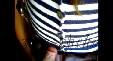 sex tra my Một tên trộm ôm quay lén gái tắm cảnh sát.